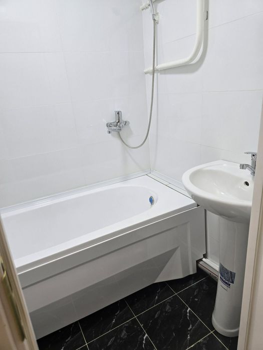 Продаётся  1 /2/5 Авиасозлар 1 ,Кадышева,  2*6 балкон