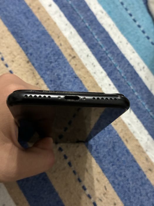 iPhone SE (128GB)
