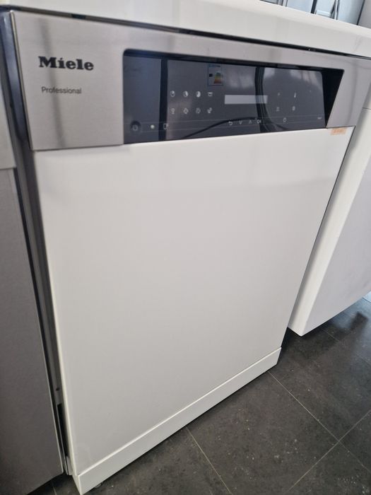 Свободностояща съдомиялна Miele  PFD101