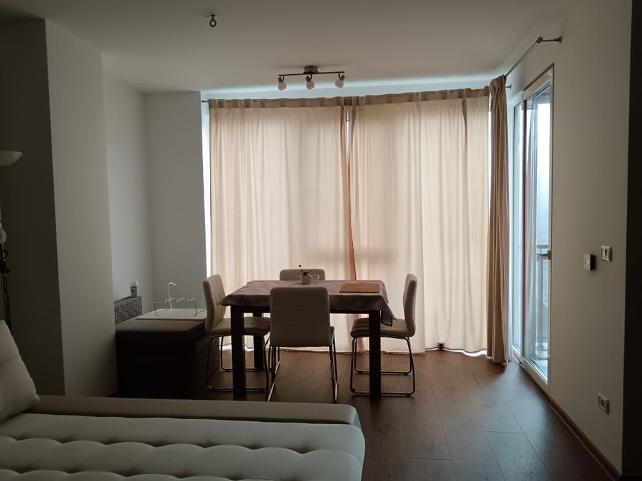 Închiriez apartament