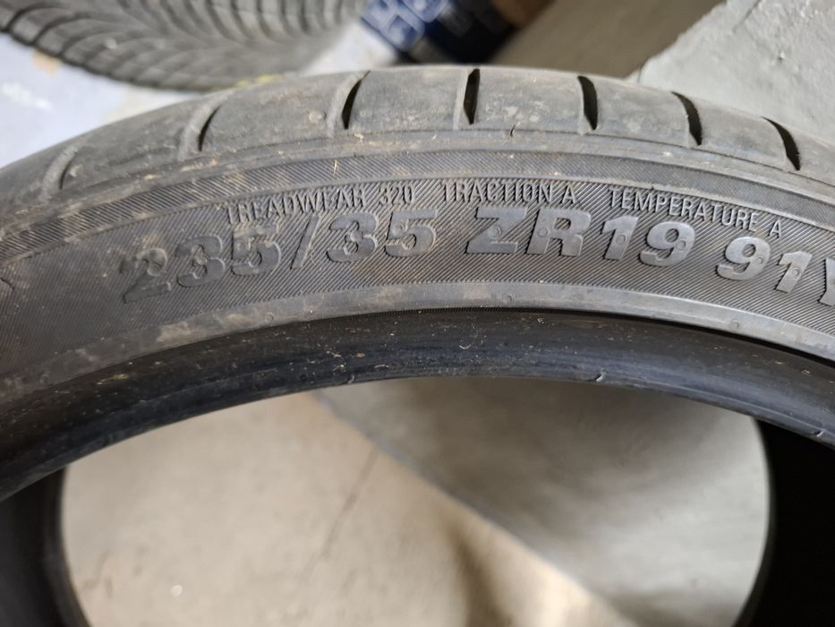 2 Бр Летни гуми 235/35/19