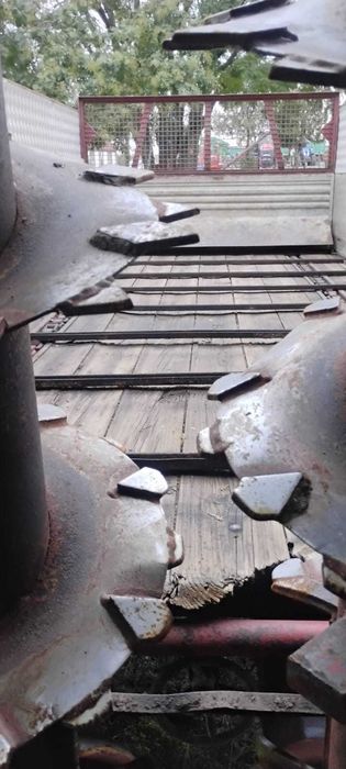 Remorcă de împrăștiat gunoi Testore SP60RM