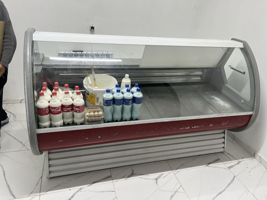 Витринный холодильник