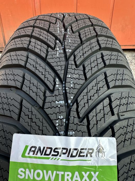 Нови Зимни Гуми LANDSPIDER SNOWTRAXX H/P 215/65R16 98H 2156516