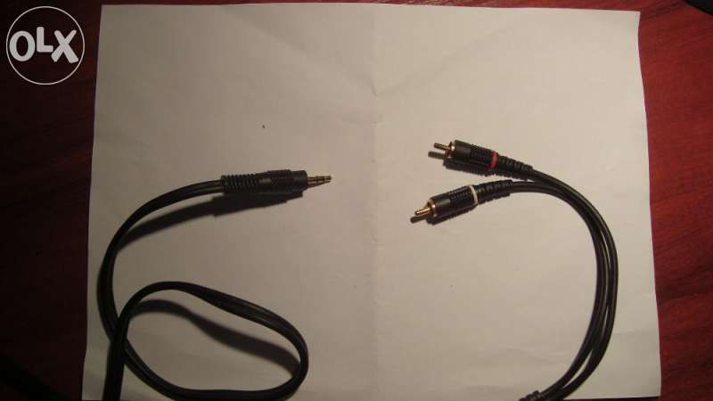 A/V, RGB, USB, захранващи и интернет кабели.