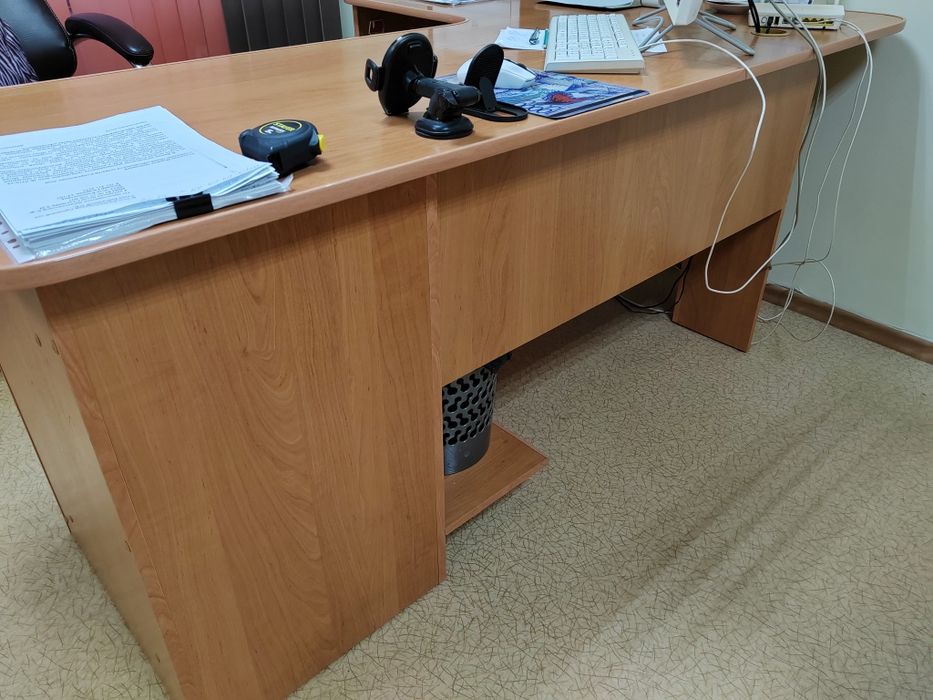 Продам рабочий стол в отличном состоянии