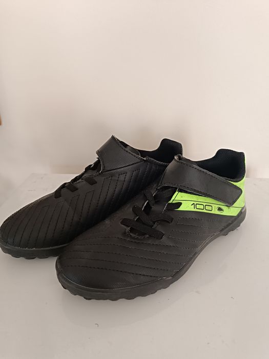 Детски футболни обувки бутонки номер 35 и 33