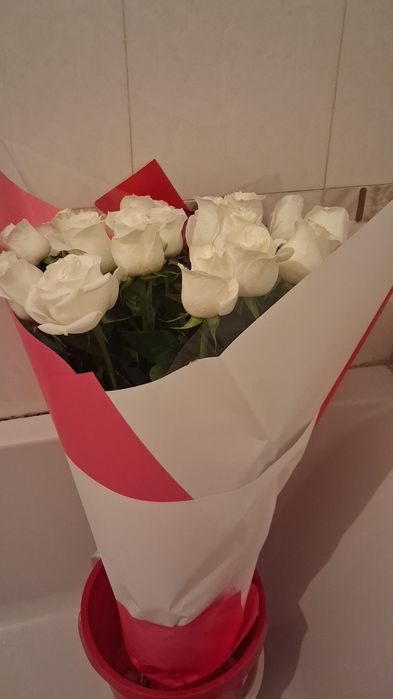 Розы огромные  разного цвета