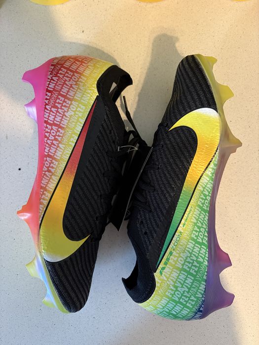Ghete fotbal Mercurial si Phantom