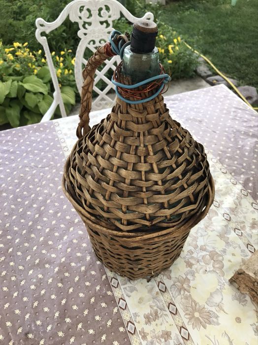 Старинна плетена дамаджана 5л.