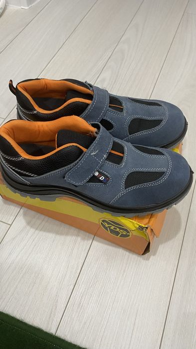 Ботинка сатылады жұмыстан берілген