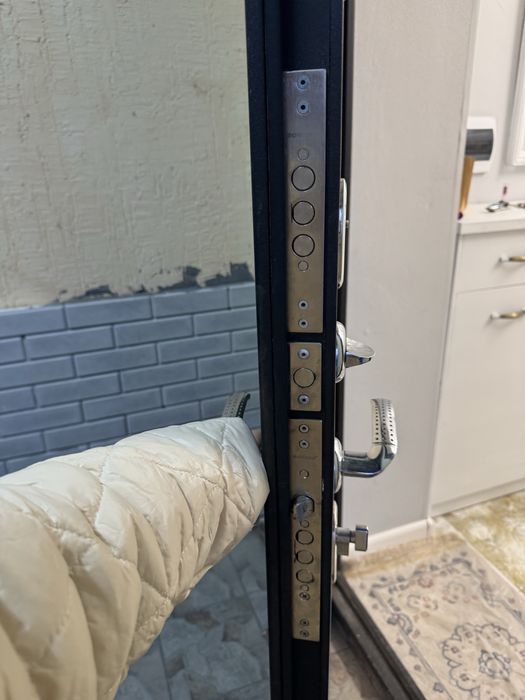 Продам входную дверь