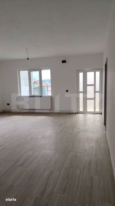 Casa de vanzare, cu 6 camere, 288 mp, zona Voinesti