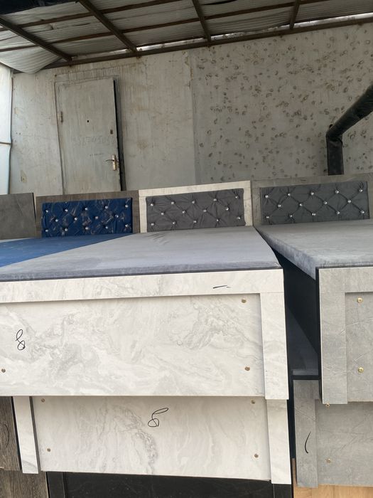 1 kishilik devan (spalni) ham shkaf ham sandiq