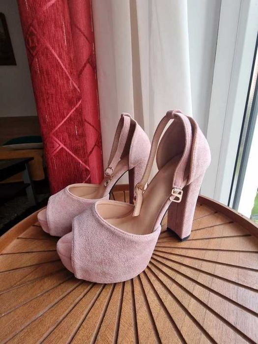 Sandale din piele cu platforma