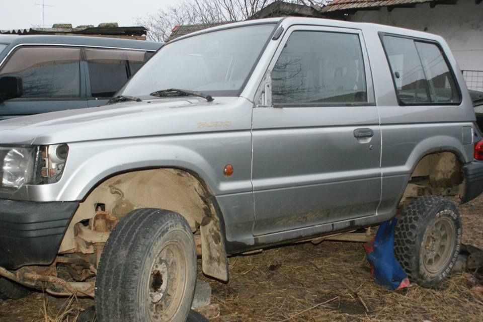 Dezmembrez Mitsubishi Pajero mk2