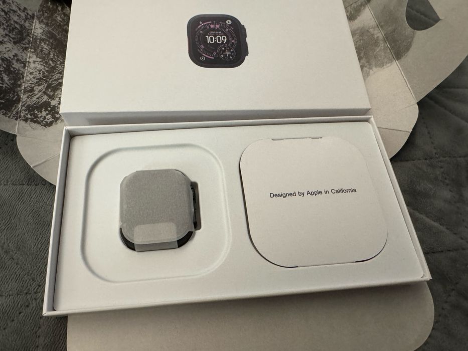 Apple Watch Ultra 3 GPS + Cellular, 49mm Titanium Case with Trail Loop