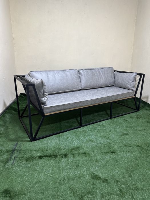 Диван в стиле лофт