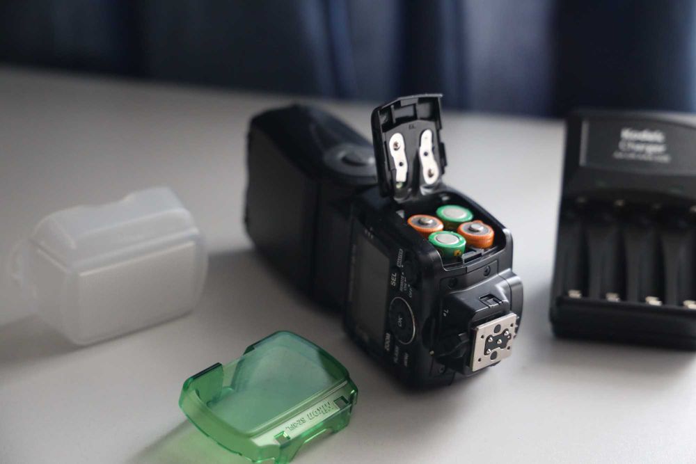 Вспышка Nikon Speedlight SB-700