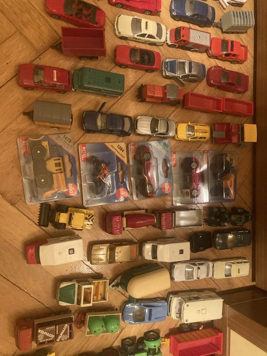 masinute, machete doar Siku