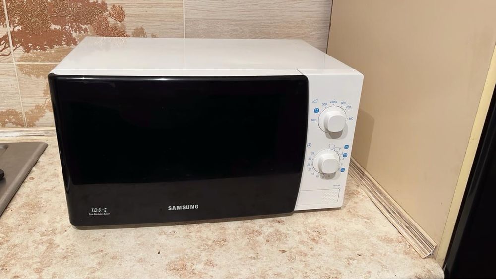 Микроволновка SAMSUNG