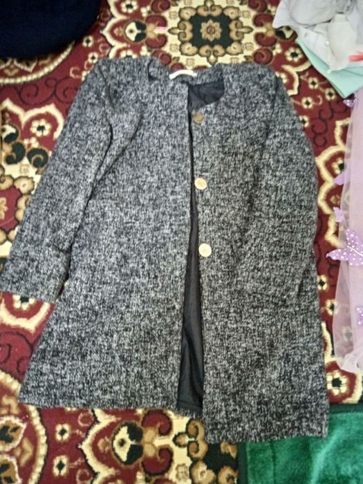 Palto sotiladi narxini kelishamiz