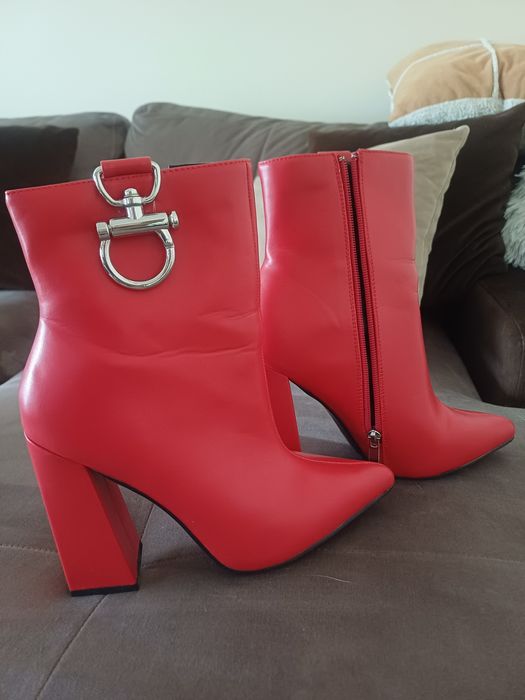 Дамски боти червени