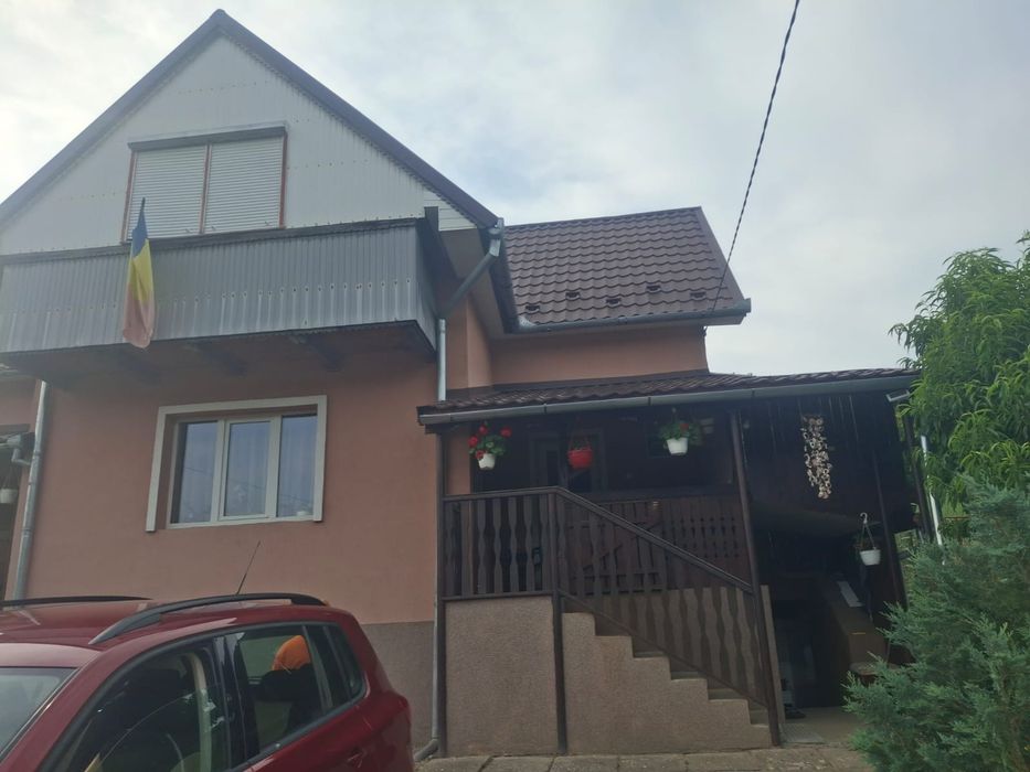 Casă de vânzare cu mansardă
