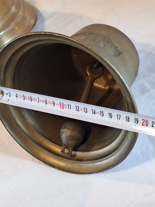 Огромни корабни камбани