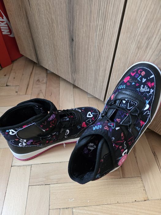 Ботуши LS Waikiki и кожени маратонки adidas marvel