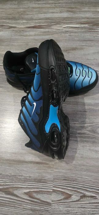 Маратонки чисто нови