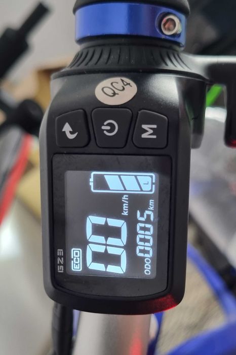 Trotinetă electrică Si.o K2.2 – doar 6 km – albastru metalizat