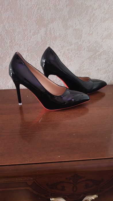 Новые туфли на каблуке