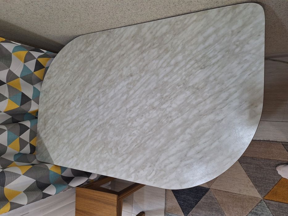 Продам кухонный стол