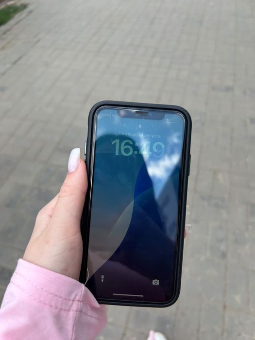 Продам Айфон 11 на 128 гб