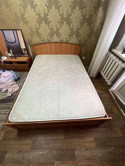 Кровать полуторная
