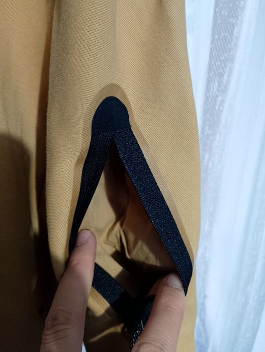 ЧИСТО НОВО горнище на Nike tech fleece бежов