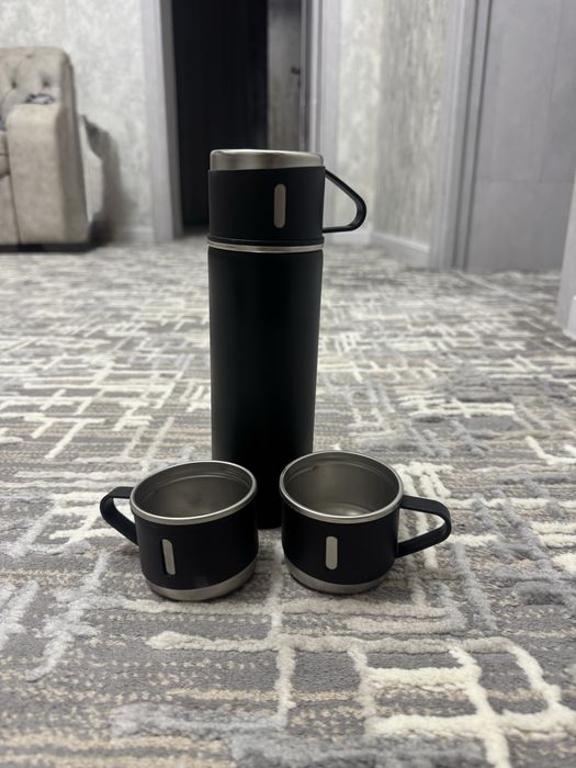 Termos. Термос и 3 чашки