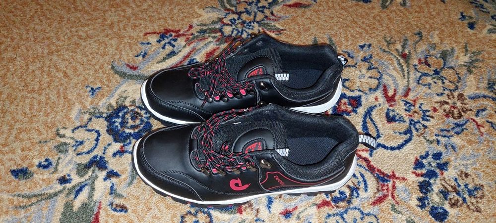 Обувки маратонки НОВИ