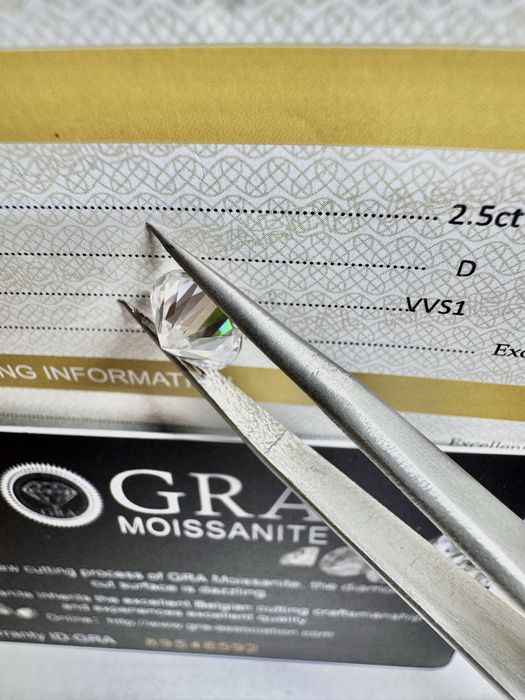 Диамант 2.5 карата , мойсанит за бижу и подарък
