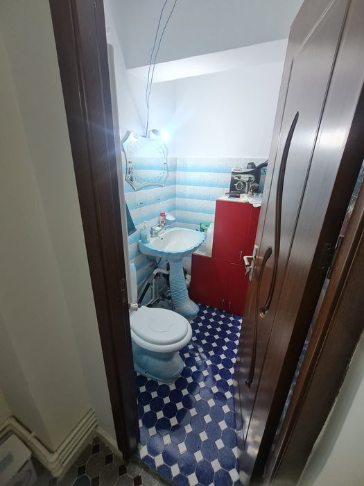 Vind 4camere etaj 1  strada anghel salygni