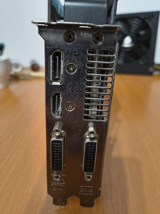 placa video 3GB DDR5 asus R9 280X