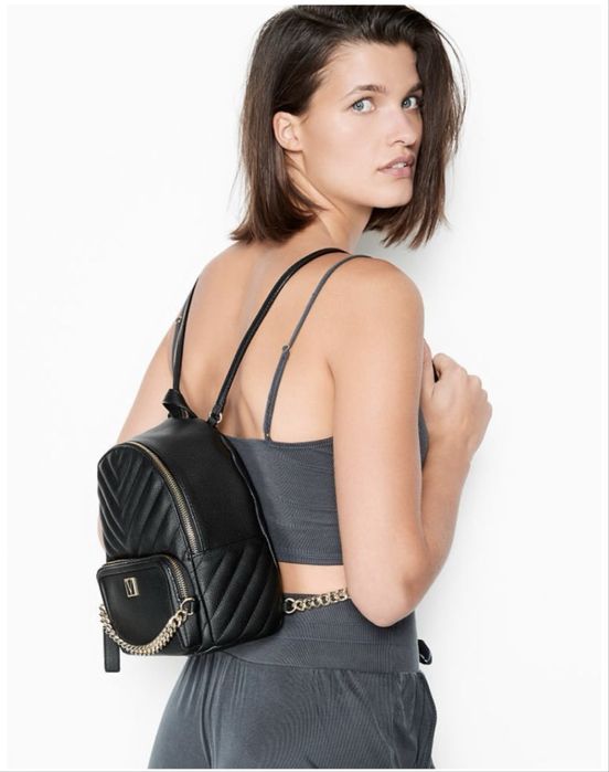 Черна раница на Victoria’s secret