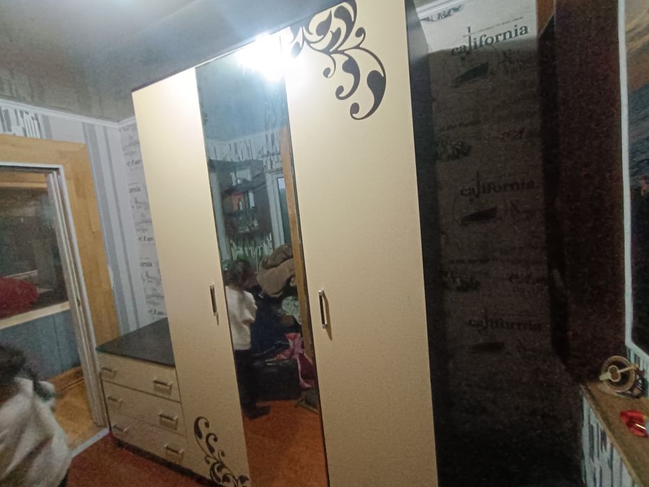 Шкаф и Камод     .