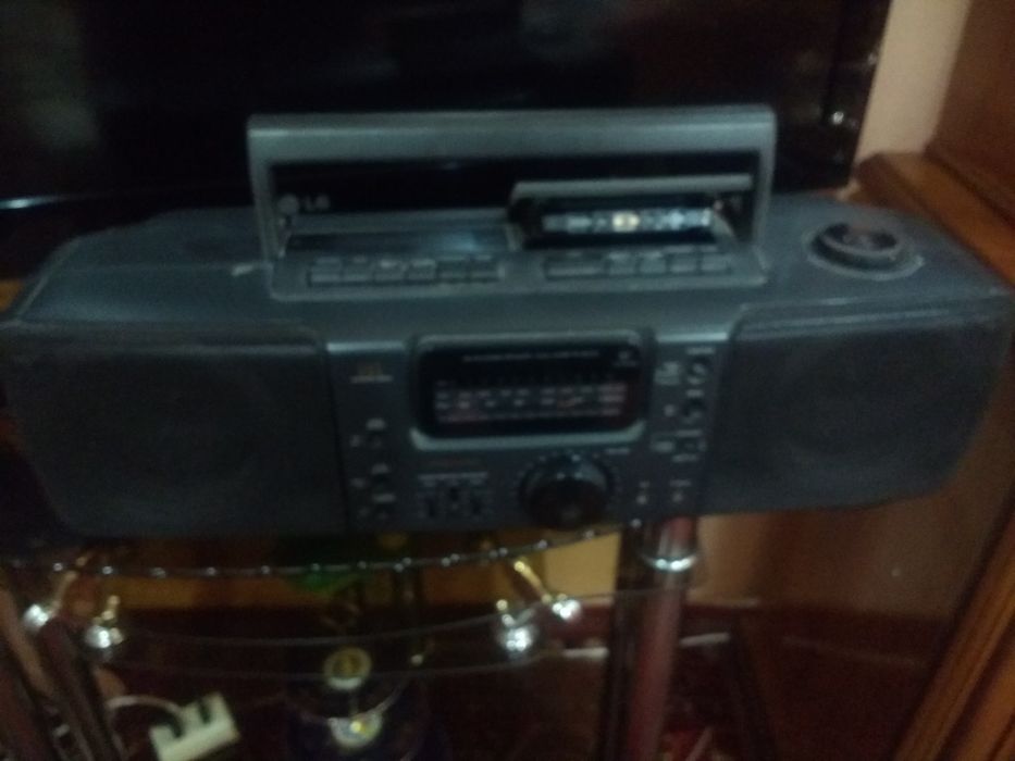 Телевизор DAEWOO.  и двухкассетный магнитафон