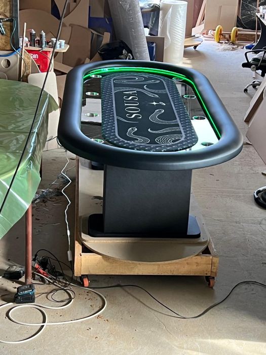 Masa poker cu marmura neagra si print sarpe CustomTables.eu