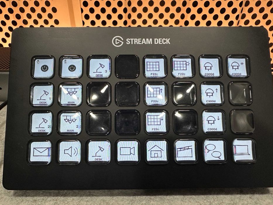 Elgato Stream Deck XL - 32 taste LCD programabile, cu suport si cablu USB-C
