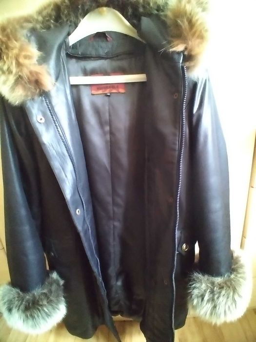 Спортно-елегантно кожено дамско палто .