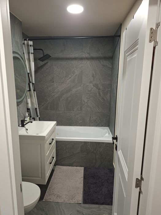Vand apartament cu 4 camere