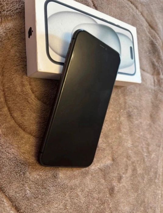 iPhone 11  în stare foarte bună de funcționare